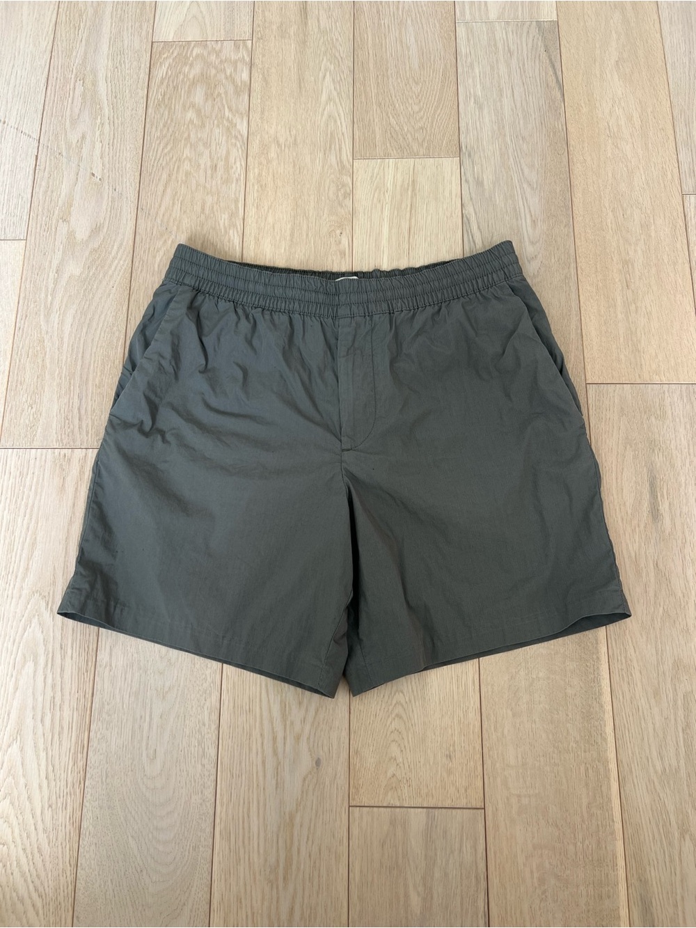 Club Monaco Chino Shorts (Olive, Small)